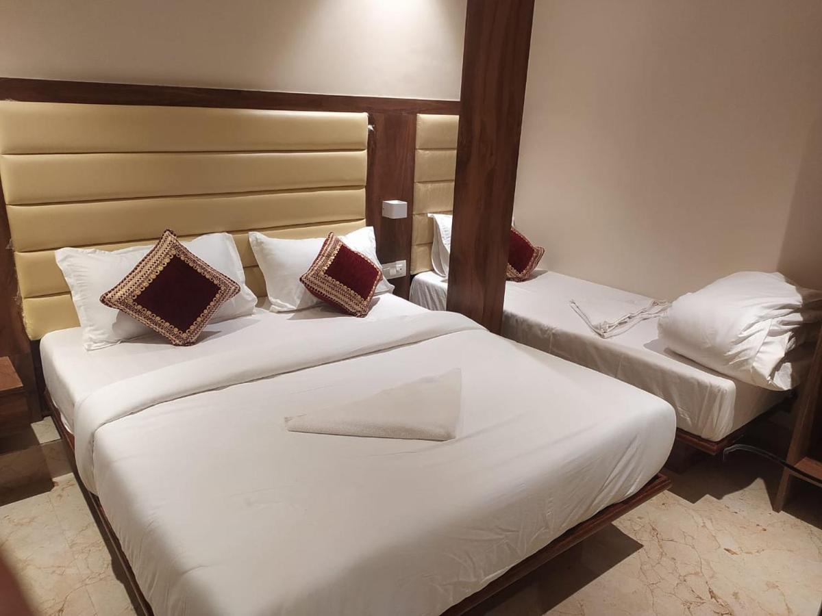 Hotel Adams Inn Near Mumbai Airport Экстерьер фото