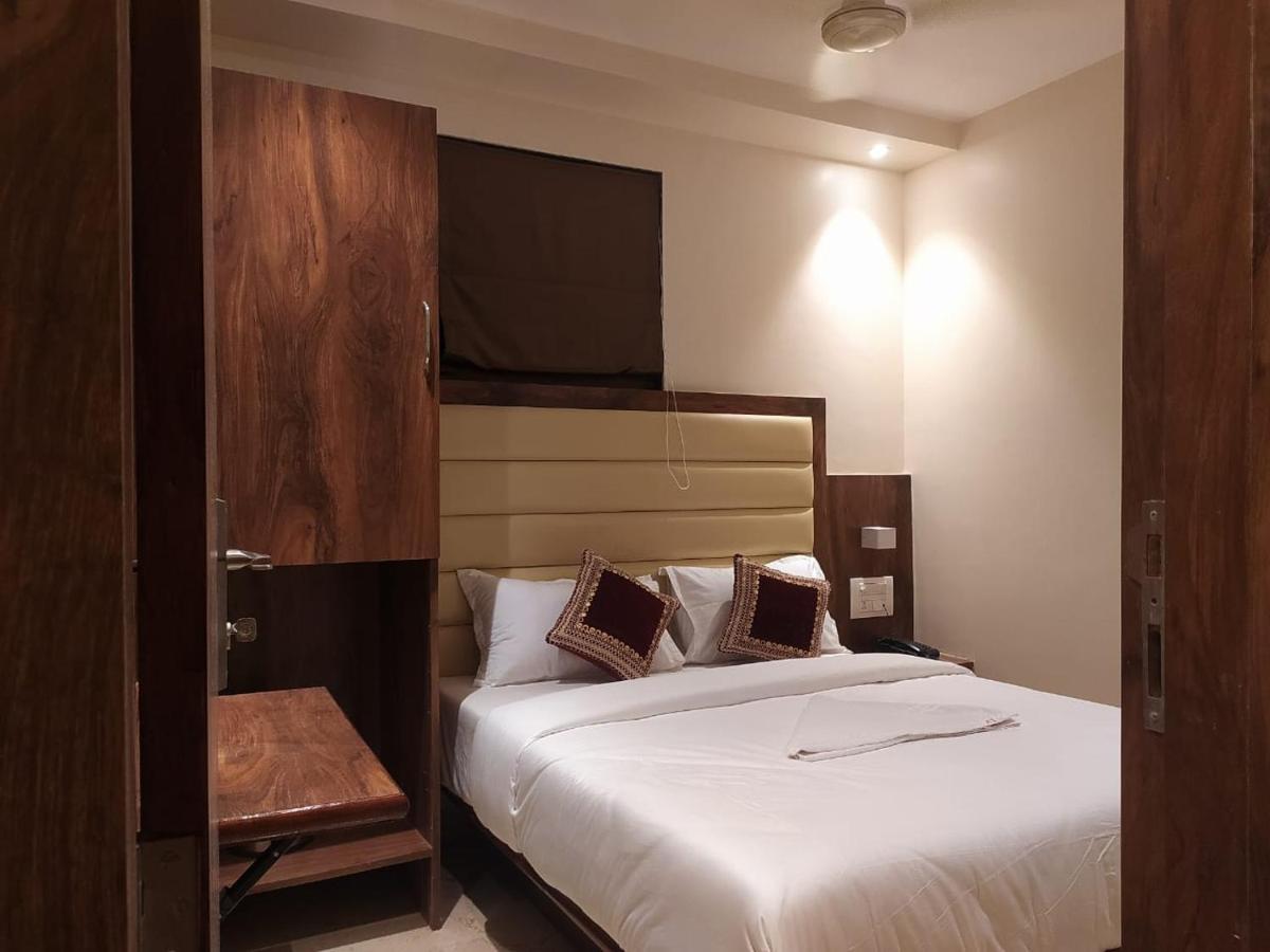 Hotel Adams Inn Near Mumbai Airport Экстерьер фото