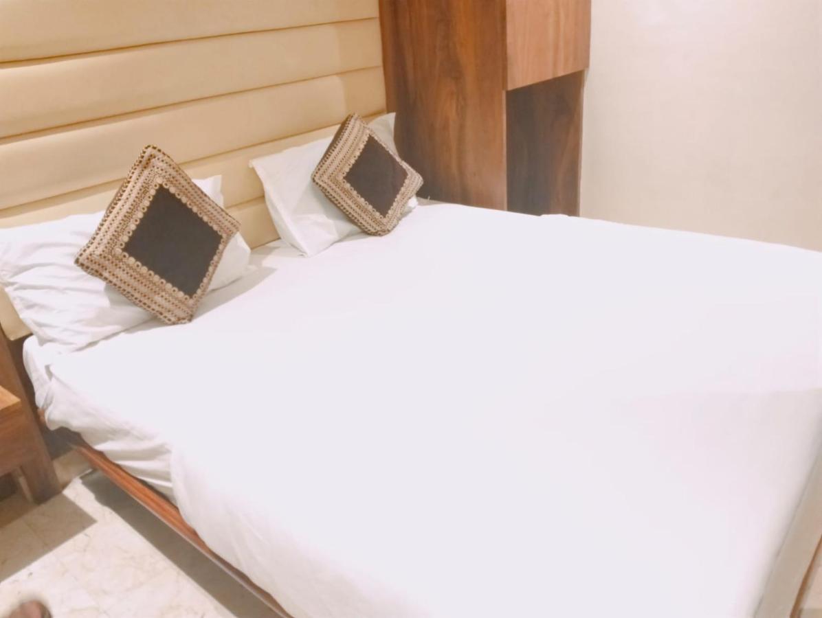 Hotel Adams Inn Near Mumbai Airport Экстерьер фото