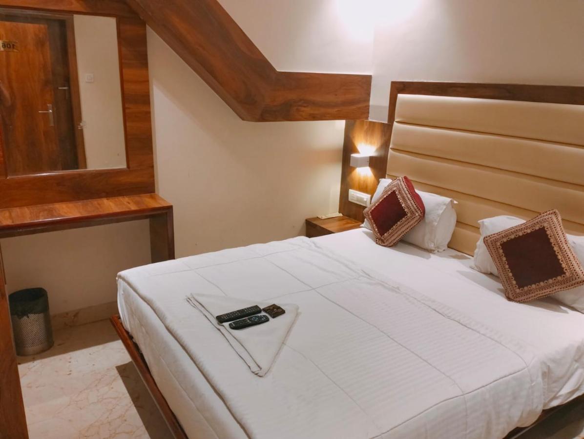 Hotel Adams Inn Near Mumbai Airport Экстерьер фото