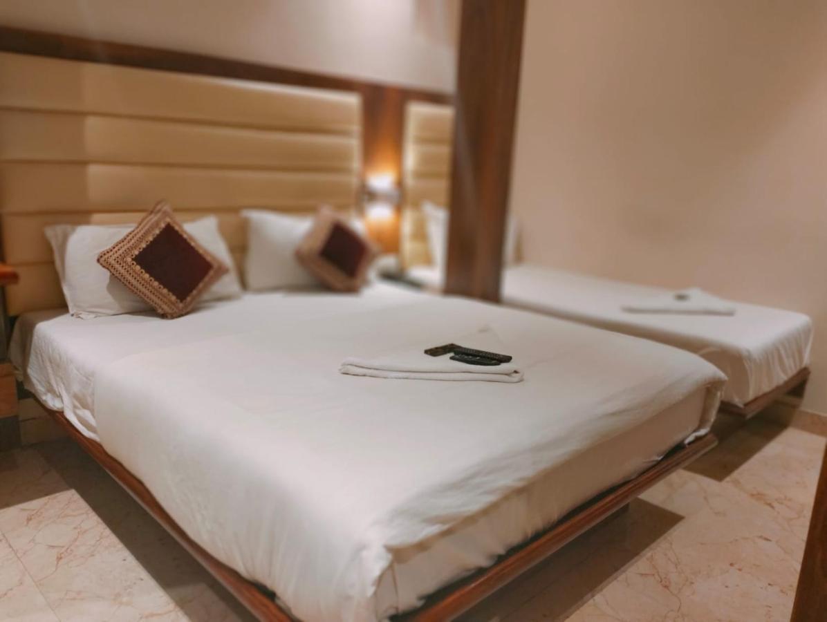 Hotel Adams Inn Near Mumbai Airport Экстерьер фото