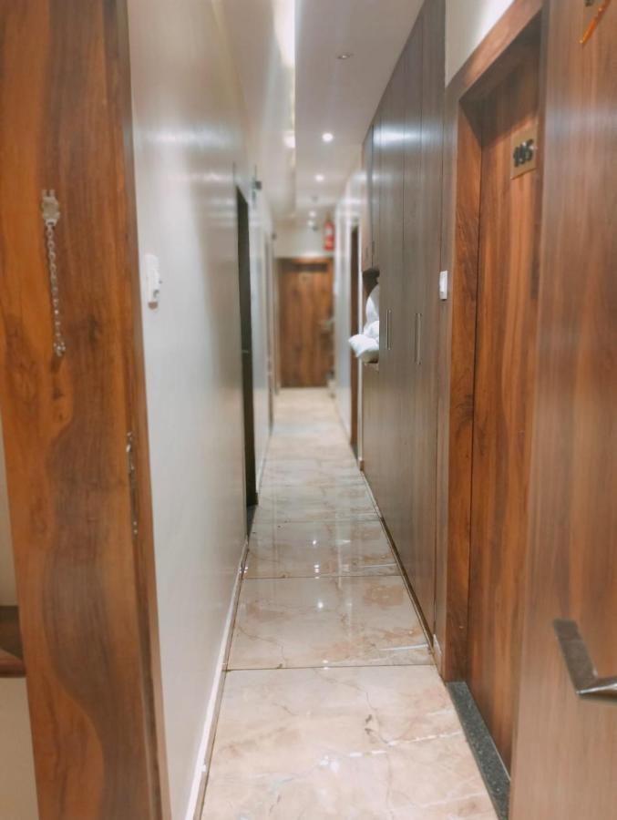Hotel Adams Inn Near Mumbai Airport Экстерьер фото