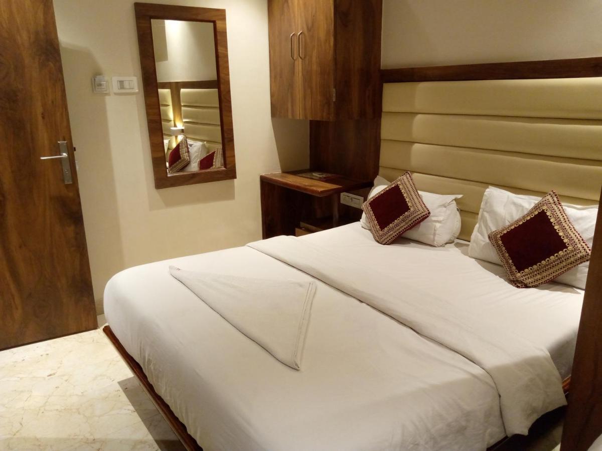 Hotel Adams Inn Near Mumbai Airport Экстерьер фото